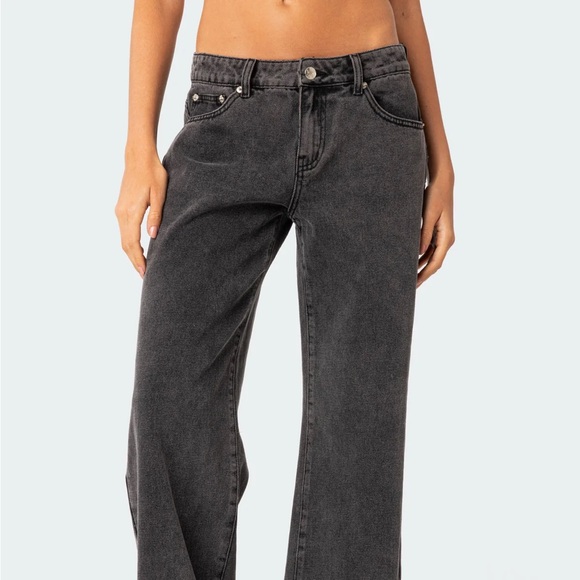 Edikted Raelynn Washed Low Rise Jeans - Picture 5 of 5